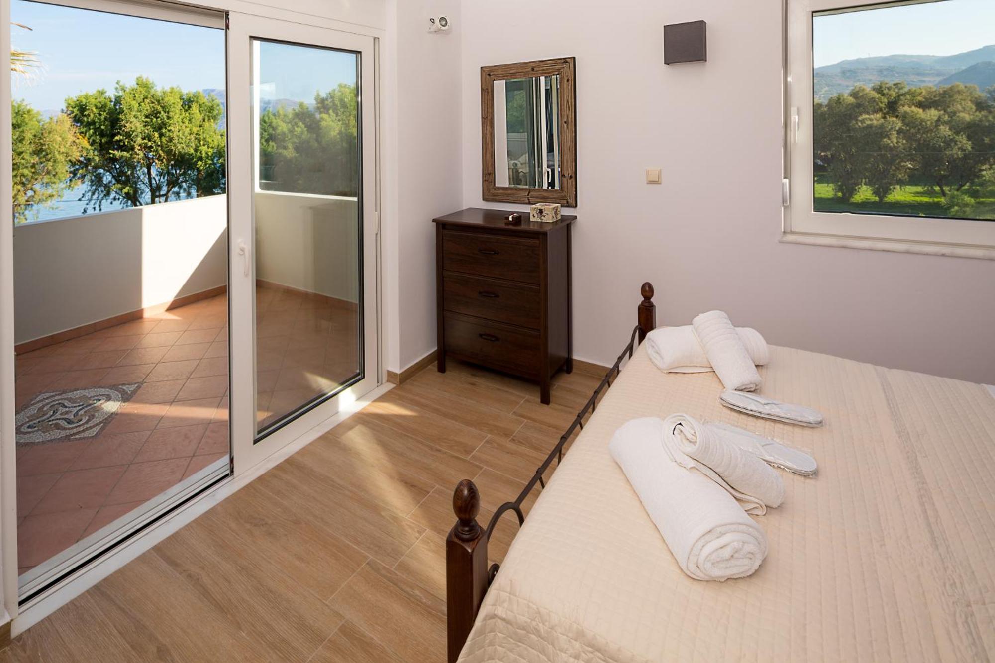 Big Blue Exclusive Beachfront Villa Kíssamos Exteriör bild